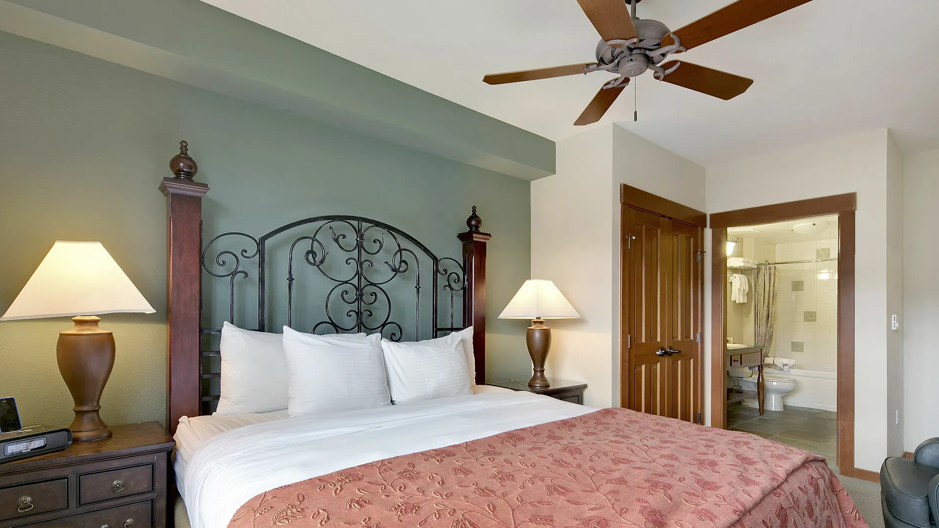 Resort The Village Lodge Mammoth Lakes