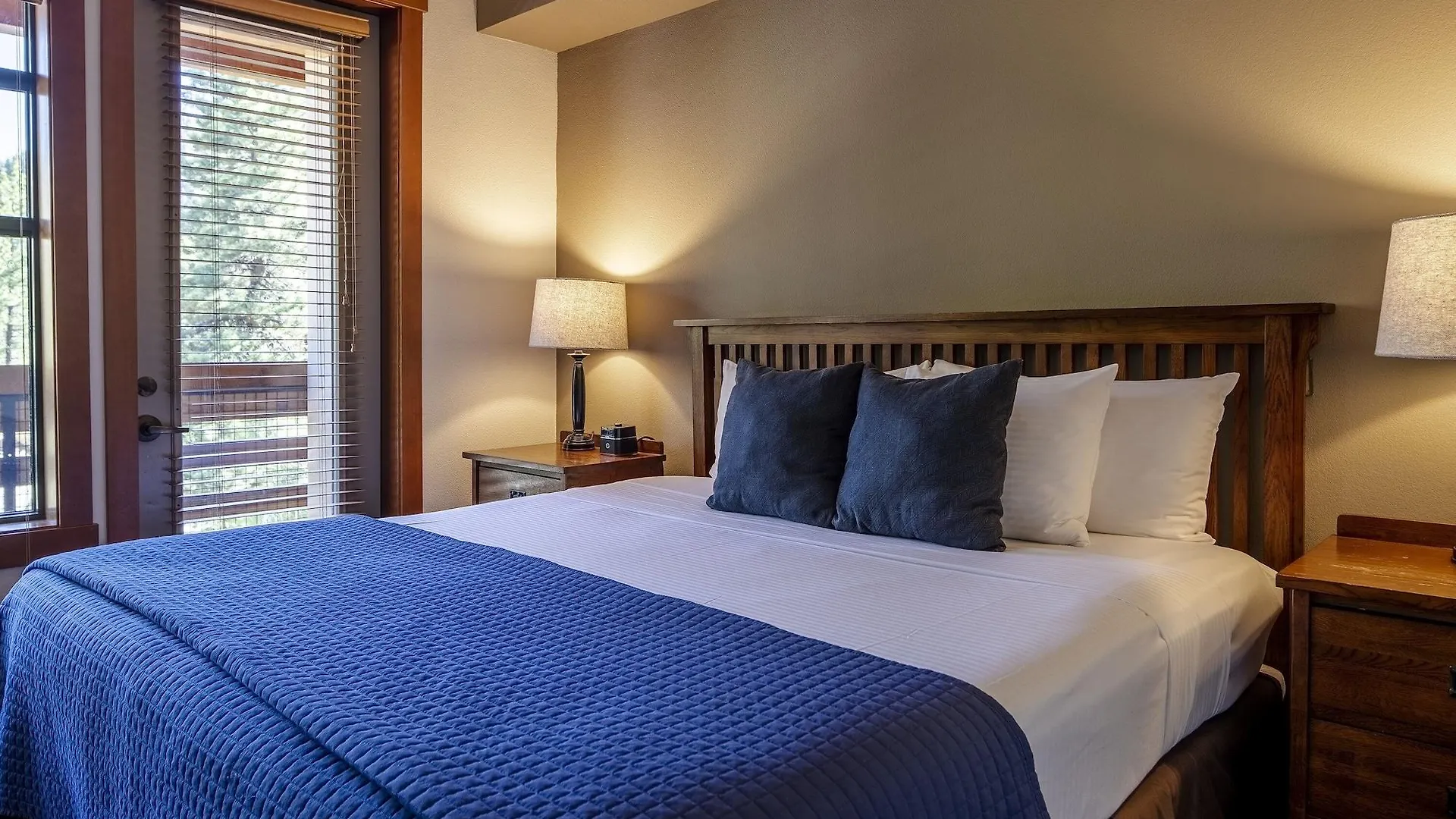 The Village Lodge Mammoth Lakes 4*,